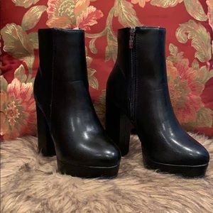 Nature Breeze Black ankle boots